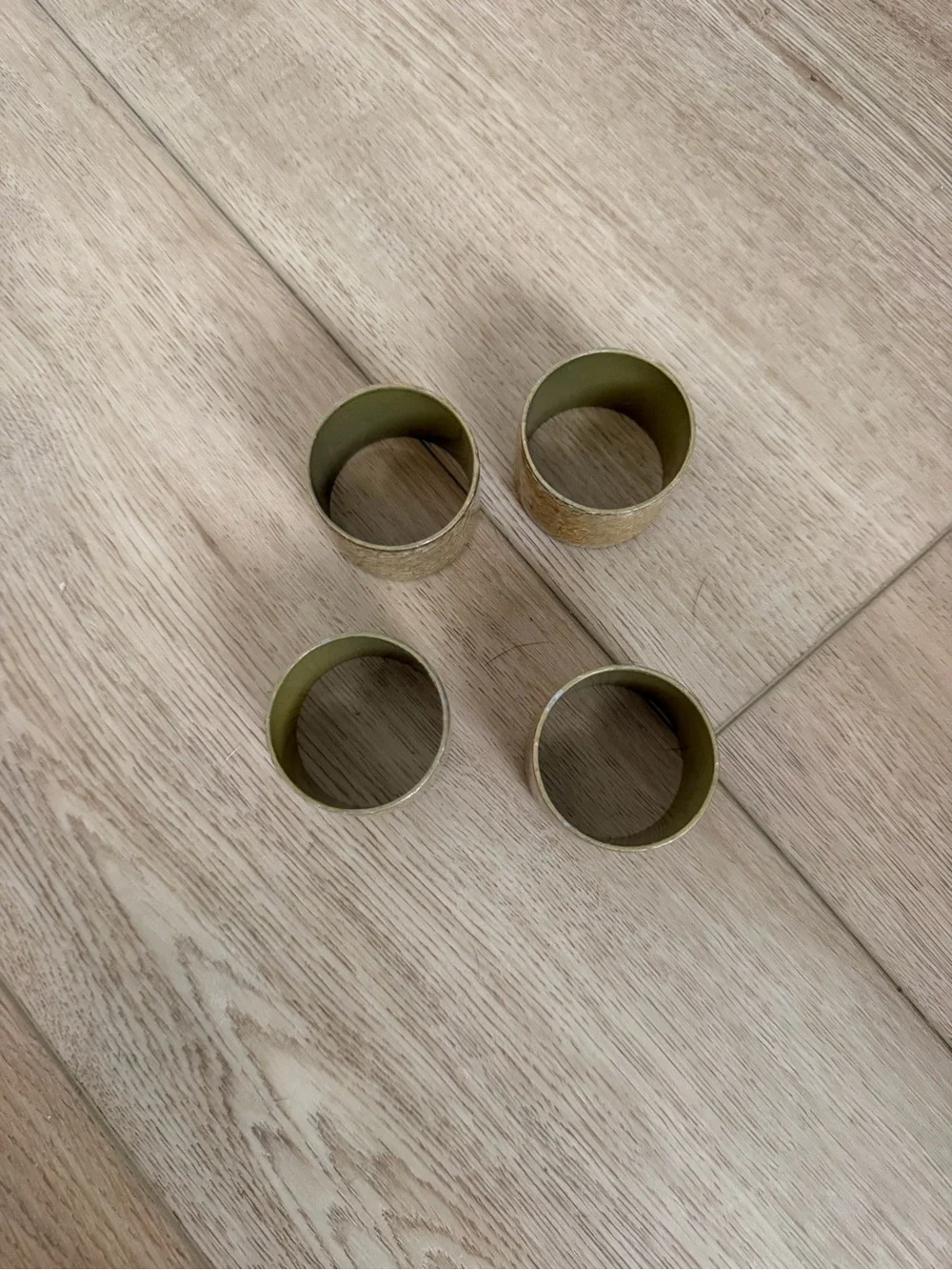 4 Crackled Pier 1 Gold Napkin Holders